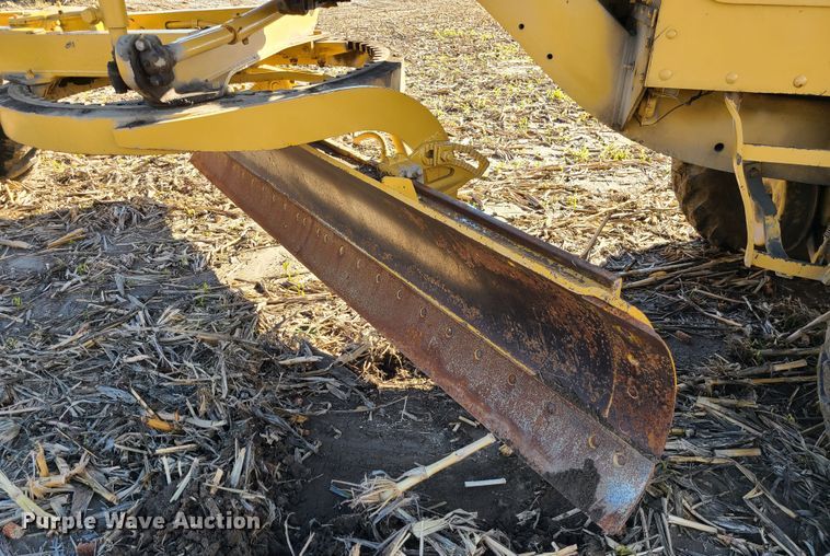 image for item EZ9237 1973 Caterpillar 112F  rigid frame motor grader