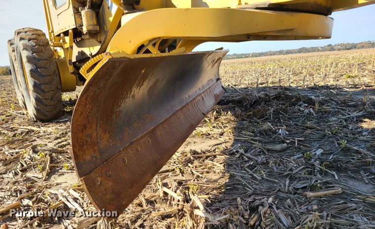 image for item EZ9237 1973 Caterpillar 112F  rigid frame motor grader