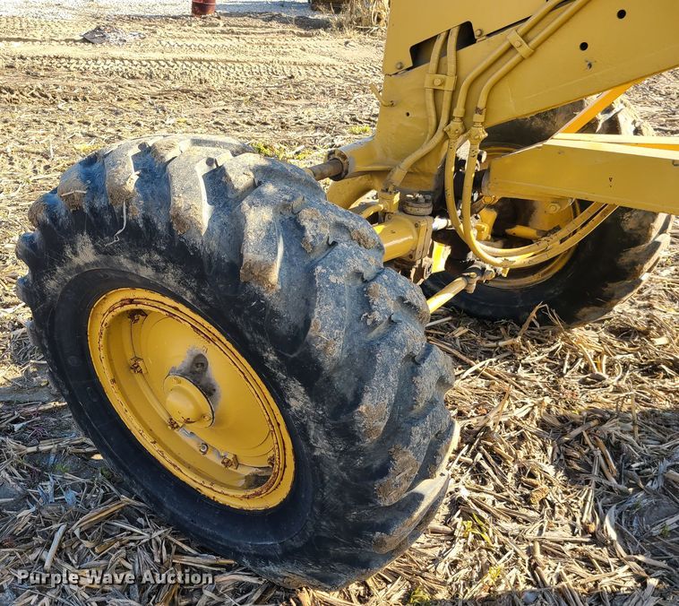 image for item EZ9237 1973 Caterpillar 112F  rigid frame motor grader