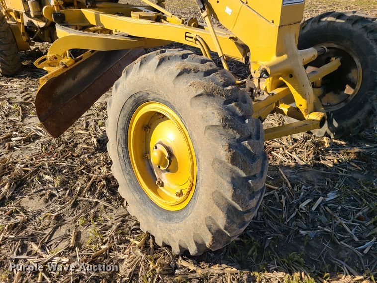 image for item EZ9237 1973 Caterpillar 112F  rigid frame motor grader