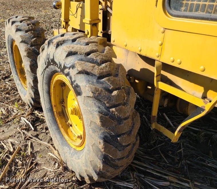 image for item EZ9237 1973 Caterpillar 112F  rigid frame motor grader