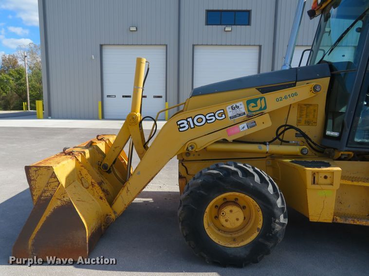image for item FP9433 2005 John Deere 310SG  backhoe