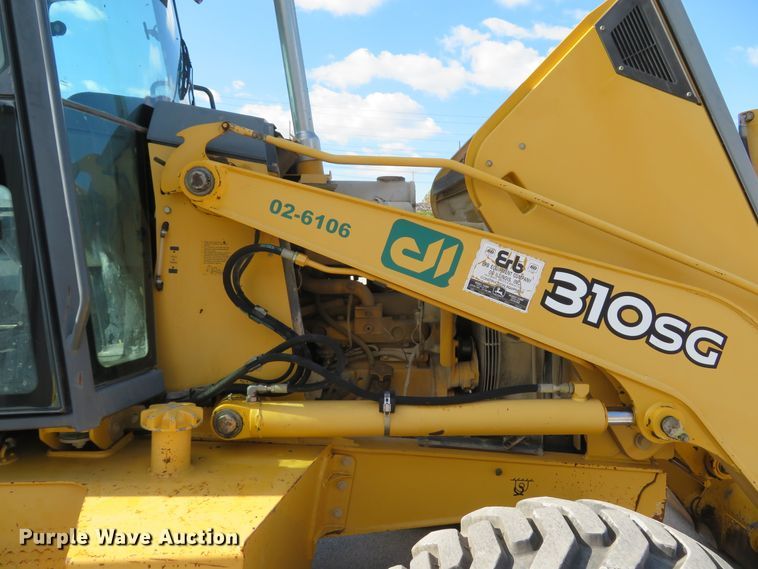 image for item FP9433 2005 John Deere 310SG  backhoe