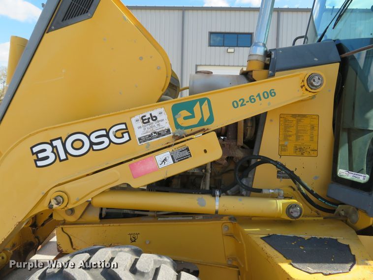 image for item FP9433 2005 John Deere 310SG  backhoe