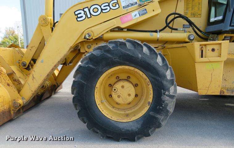 image for item FP9433 2005 John Deere 310SG  backhoe