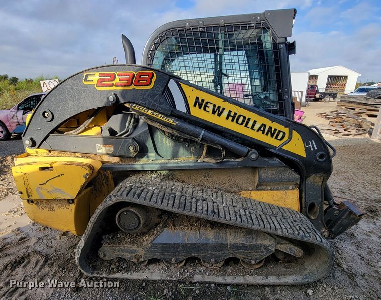 New Holland C238 tracked skid steer loader in Springfield, MO Item HR9494 sold Purple Wave