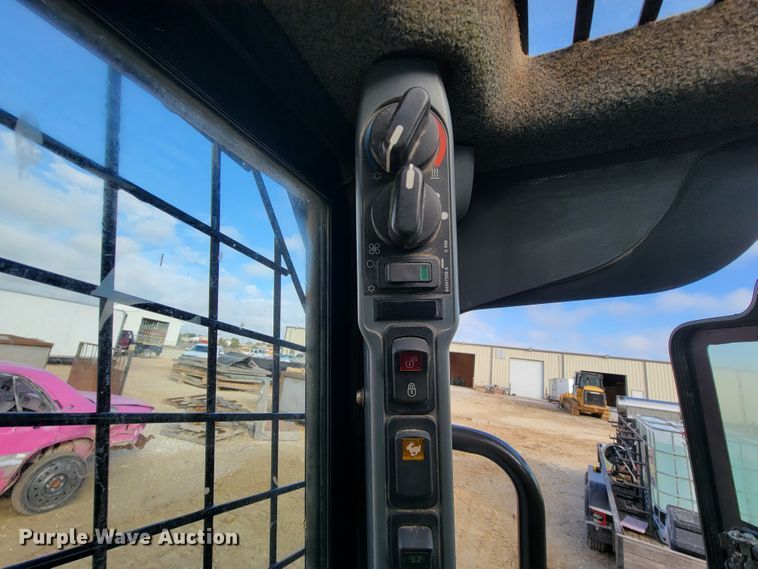 image for item HR9494 New Holland C238  tracked skid steer loader