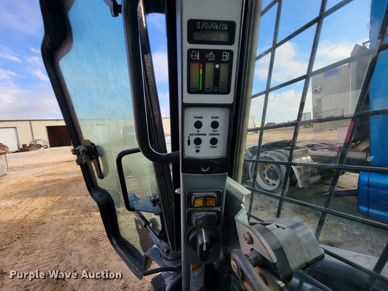 image for item HR9494 New Holland C238  tracked skid steer loader