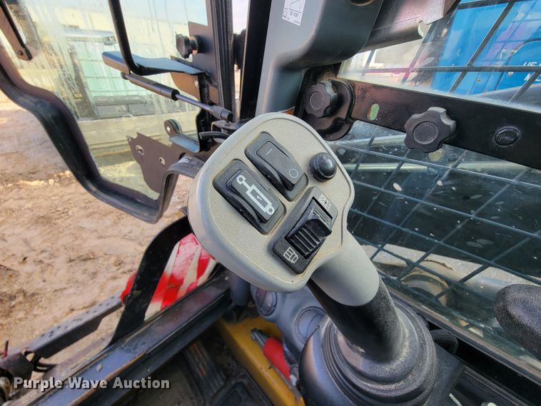 image for item HR9494 New Holland C238  tracked skid steer loader