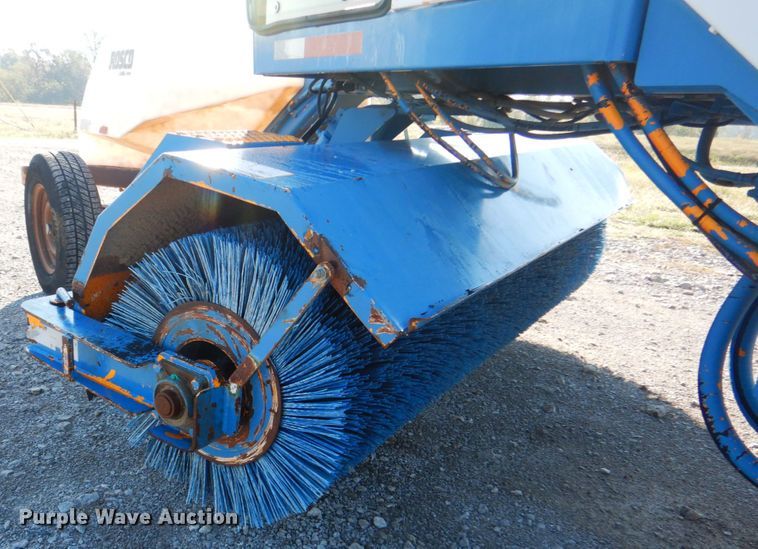 image for item HT9495 2003 Rosco RB-48  broom