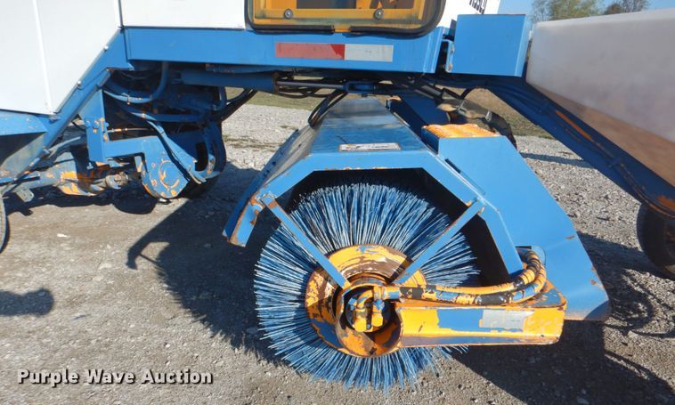 image for item HT9495 2003 Rosco RB-48  broom