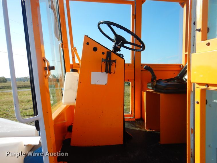 image for item HT9495 2003 Rosco RB-48  broom