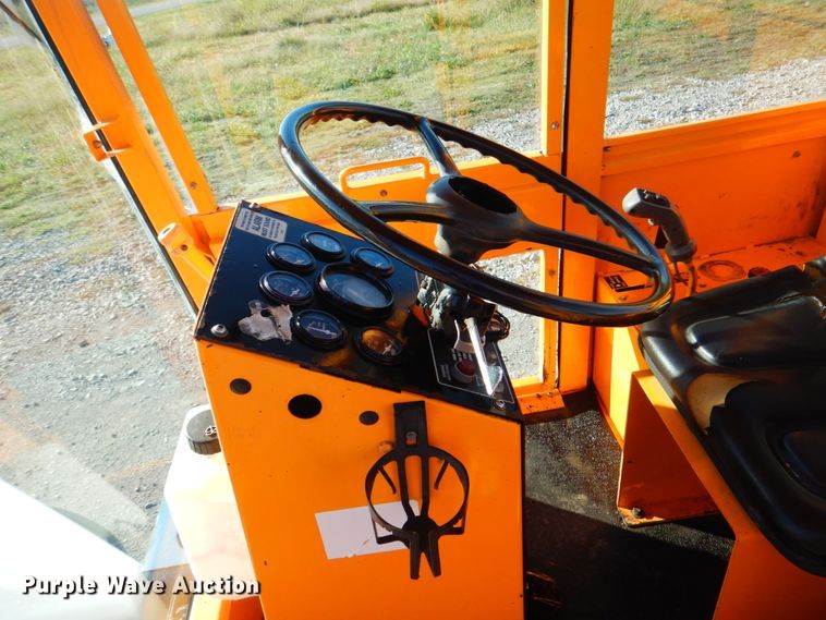 image for item HT9495 2003 Rosco RB-48  broom