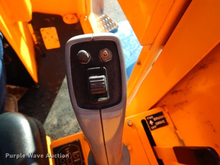 image for item HT9495 2003 Rosco RB-48  broom