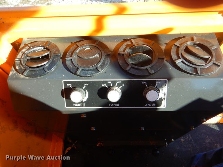 image for item HT9495 2003 Rosco RB-48  broom