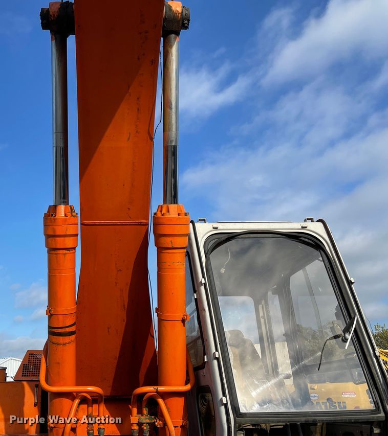 image for item II9476 1992 Hitachi EX270LC  excavator