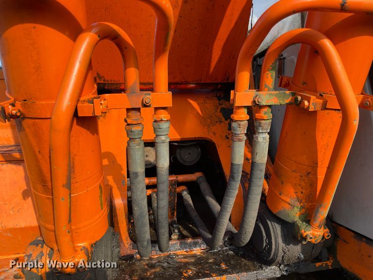 image for item II9476 1992 Hitachi EX270LC  excavator