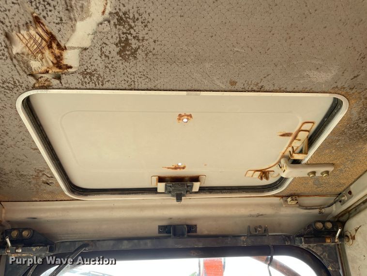 image for item II9476 1992 Hitachi EX270LC  excavator