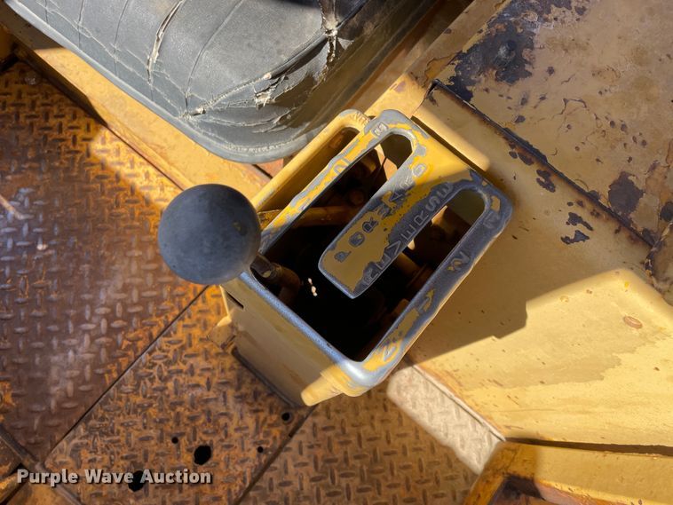 image for item II9480 Caterpillar 977L  track loader