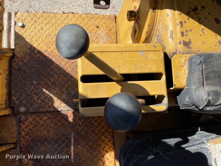 image for item II9480 Caterpillar 977L  track loader