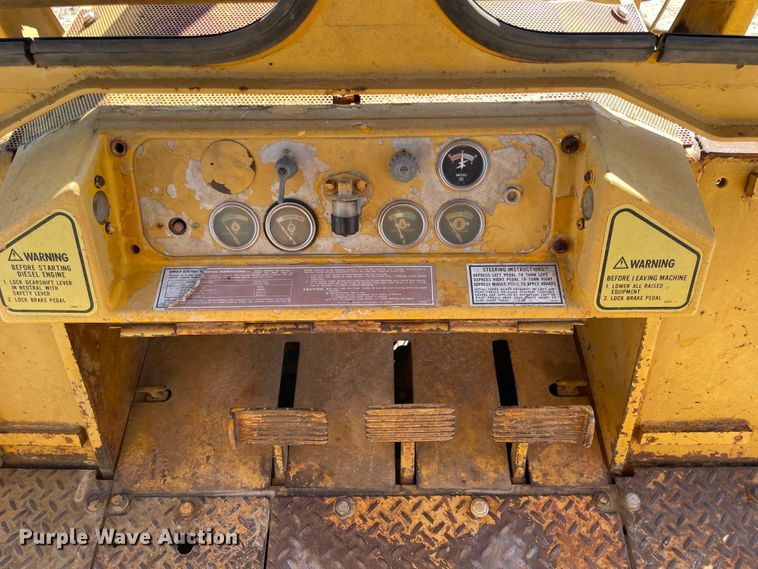 image for item II9480 Caterpillar 977L  track loader