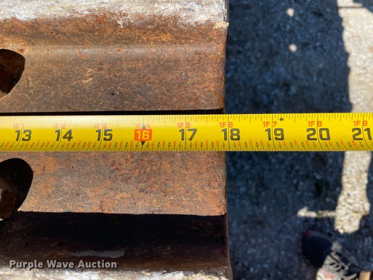 image for item II9480 Caterpillar 977L  track loader