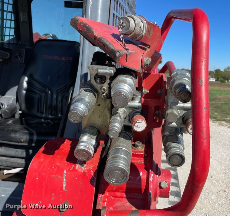 image for item II9482 2016 Takeuchi TL12V-2  tracked skid steer loader