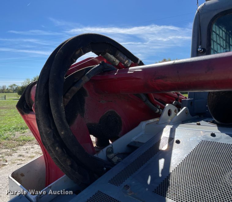 image for item II9482 2016 Takeuchi TL12V-2  tracked skid steer loader