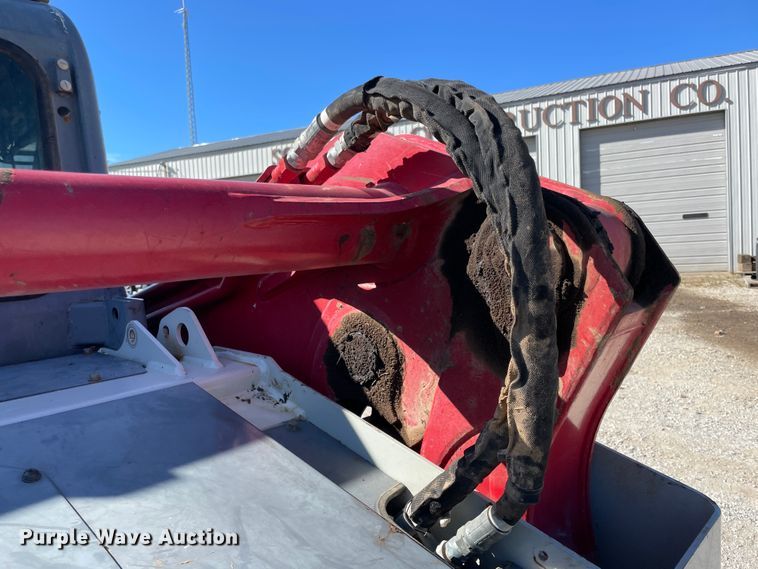 image for item II9482 2016 Takeuchi TL12V-2  tracked skid steer loader