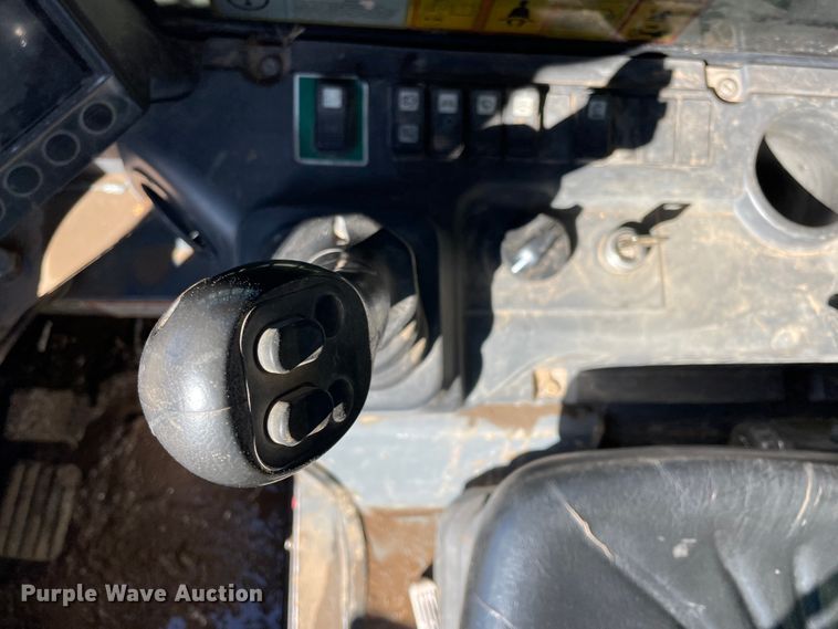 image for item II9482 2016 Takeuchi TL12V-2  tracked skid steer loader