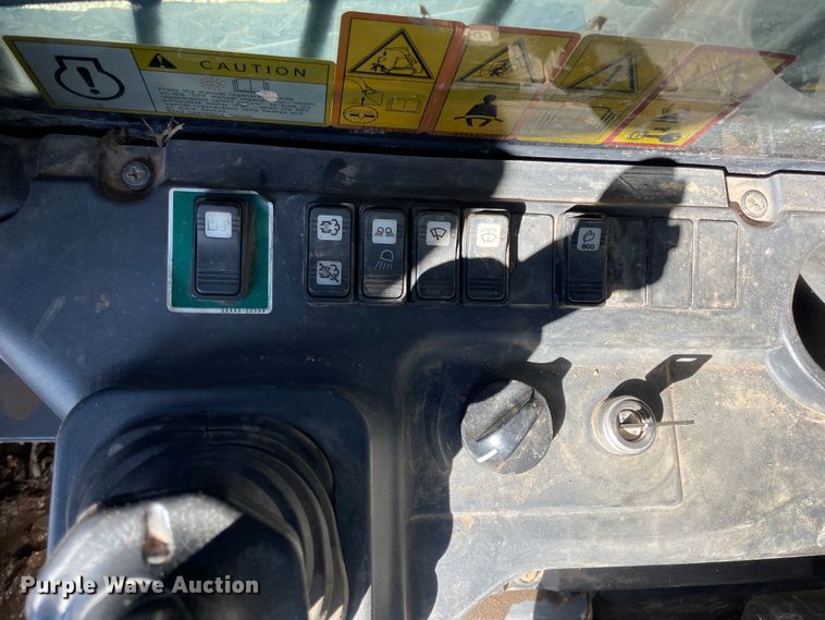 image for item II9482 2016 Takeuchi TL12V-2  tracked skid steer loader