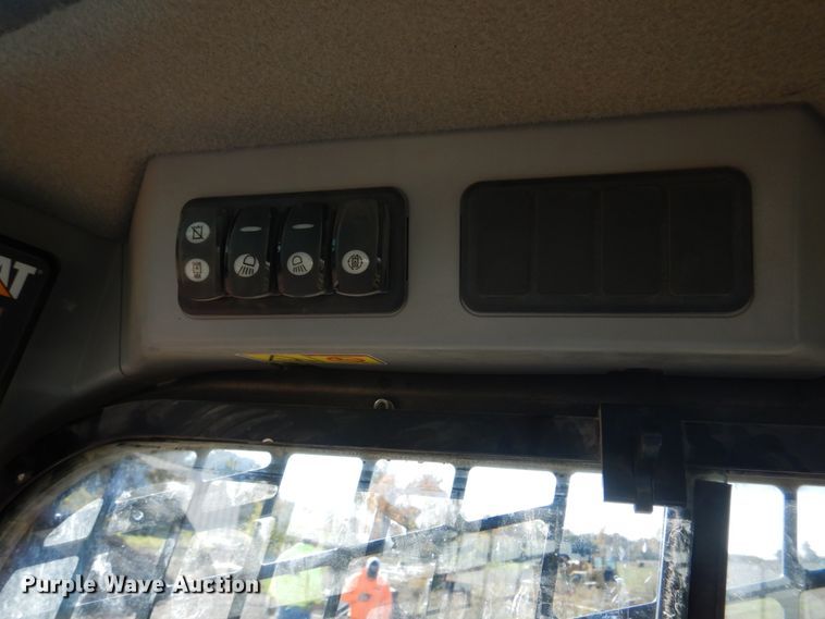 image for item IM9559 2016 Caterpillar 289D  tracked skid steer loader