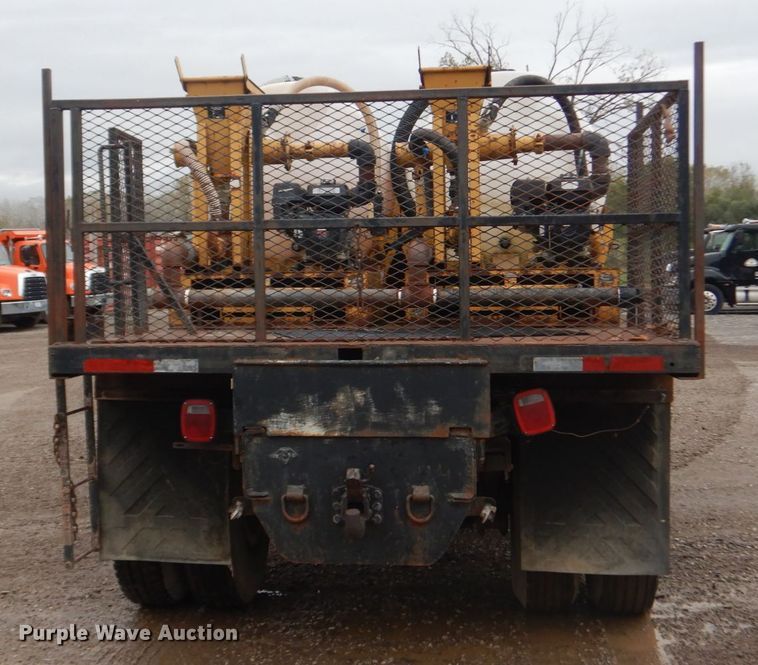 image for item IV9503 2001 International 4700  flatbed truck with mud mixer