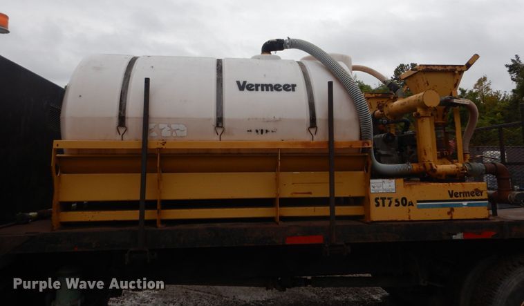 image for item IV9503 2001 International 4700  flatbed truck with mud mixer