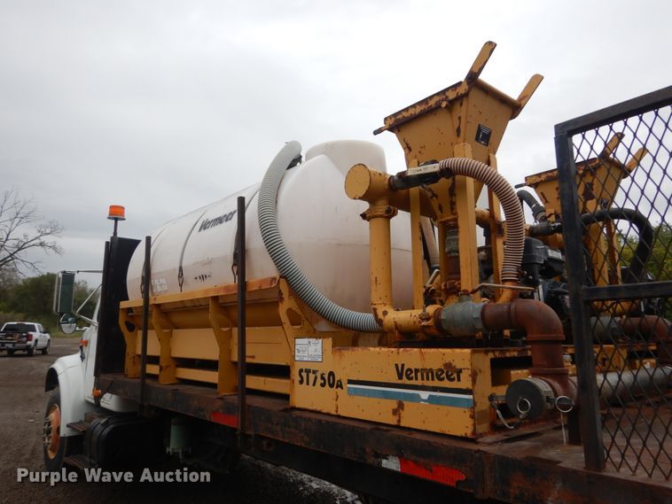 image for item IV9503 2001 International 4700  flatbed truck with mud mixer