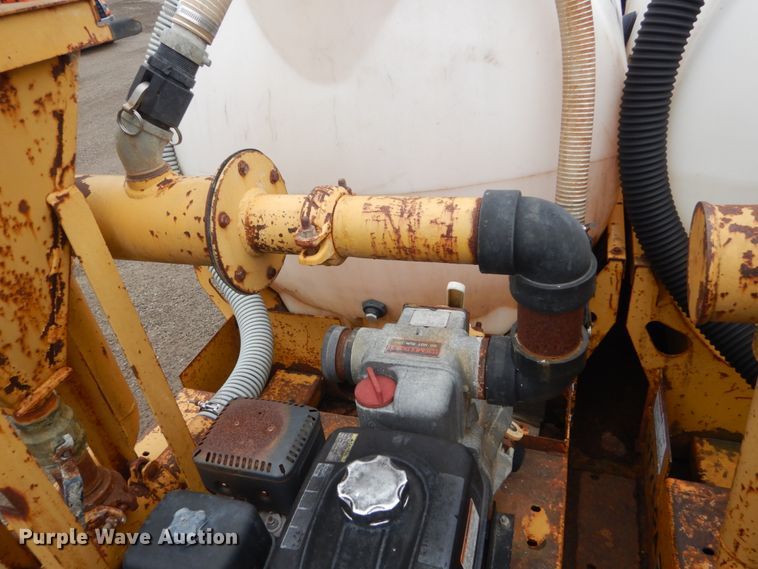 image for item IV9503 2001 International 4700  flatbed truck with mud mixer