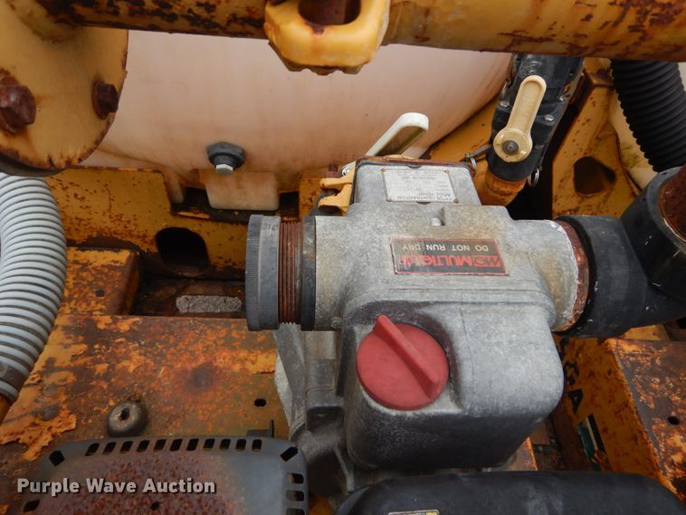 image for item IV9503 2001 International 4700  flatbed truck with mud mixer