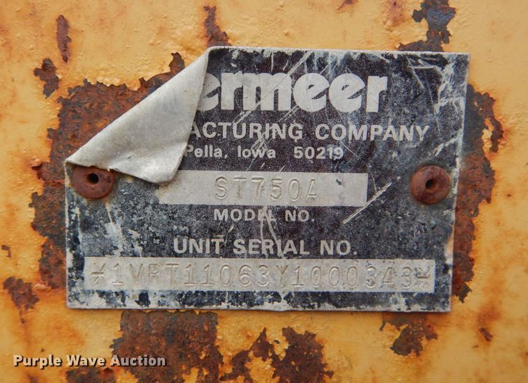 image for item IV9503 2001 International 4700  flatbed truck with mud mixer