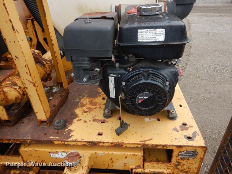 image for item IV9503 2001 International 4700  flatbed truck with mud mixer