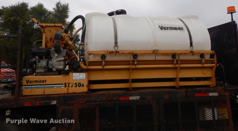 image for item IV9503 2001 International 4700  flatbed truck with mud mixer