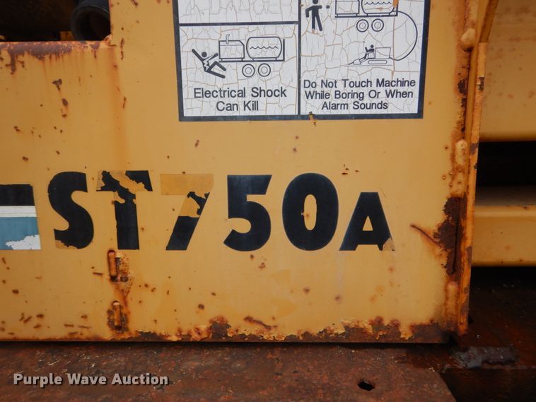 image for item IV9503 2001 International 4700  flatbed truck with mud mixer