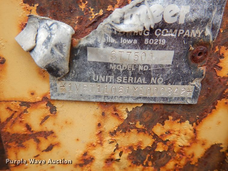 image for item IV9503 2001 International 4700  flatbed truck with mud mixer