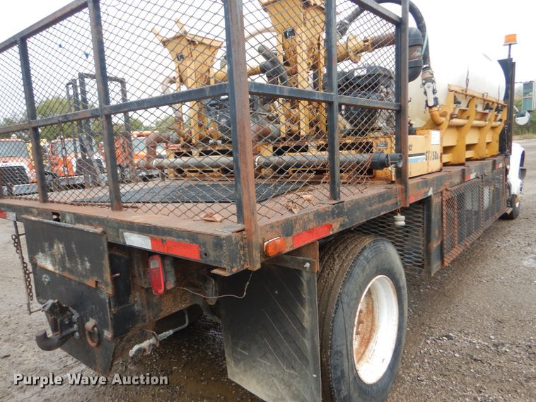 image for item IV9503 2001 International 4700  flatbed truck with mud mixer