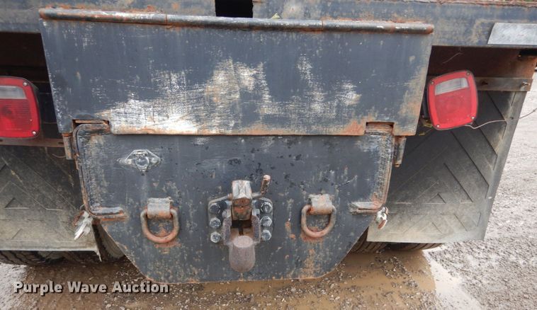 image for item IV9503 2001 International 4700  flatbed truck with mud mixer