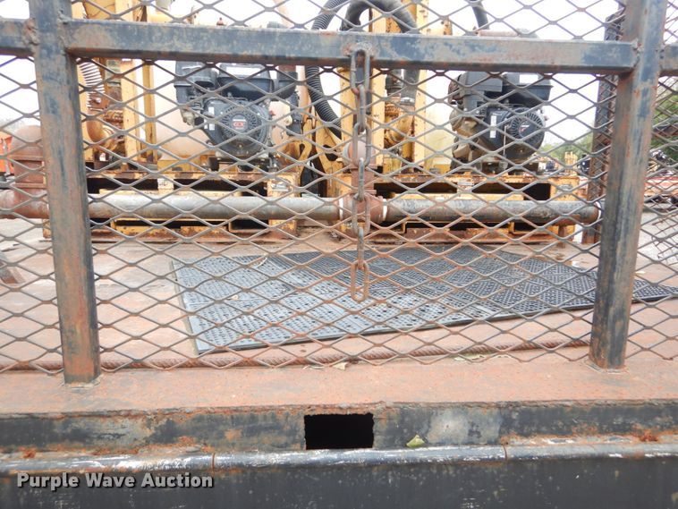 image for item IV9503 2001 International 4700  flatbed truck with mud mixer