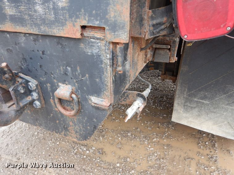 image for item IV9503 2001 International 4700  flatbed truck with mud mixer