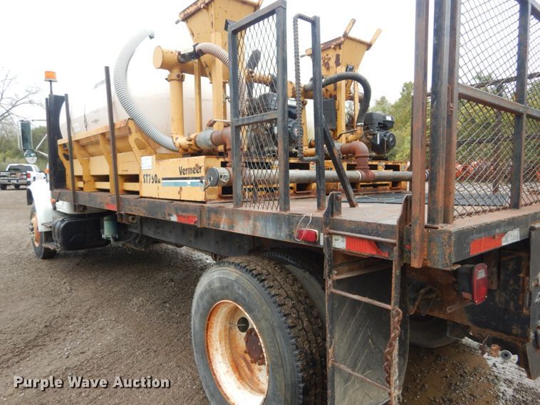 image for item IV9503 2001 International 4700  flatbed truck with mud mixer