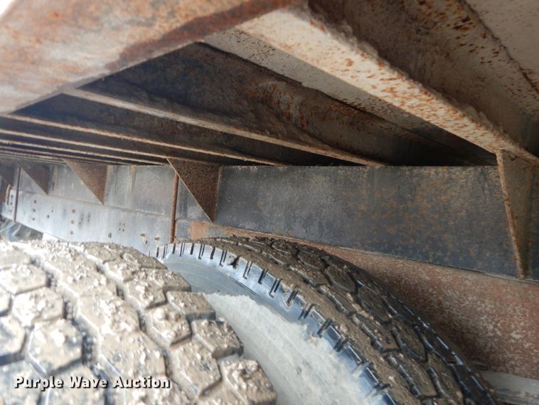 image for item IV9503 2001 International 4700  flatbed truck with mud mixer