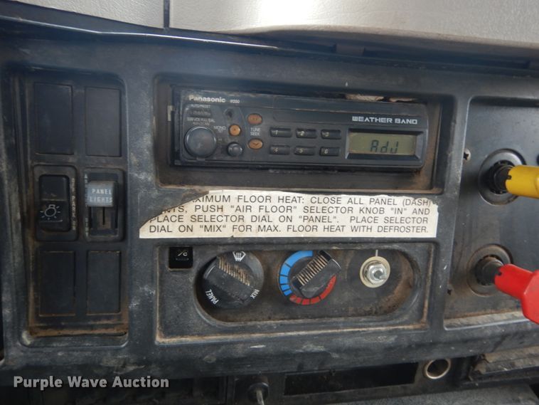 image for item IV9503 2001 International 4700  flatbed truck with mud mixer