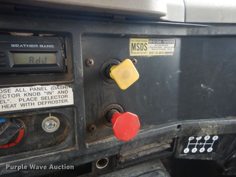 image for item IV9503 2001 International 4700  flatbed truck with mud mixer